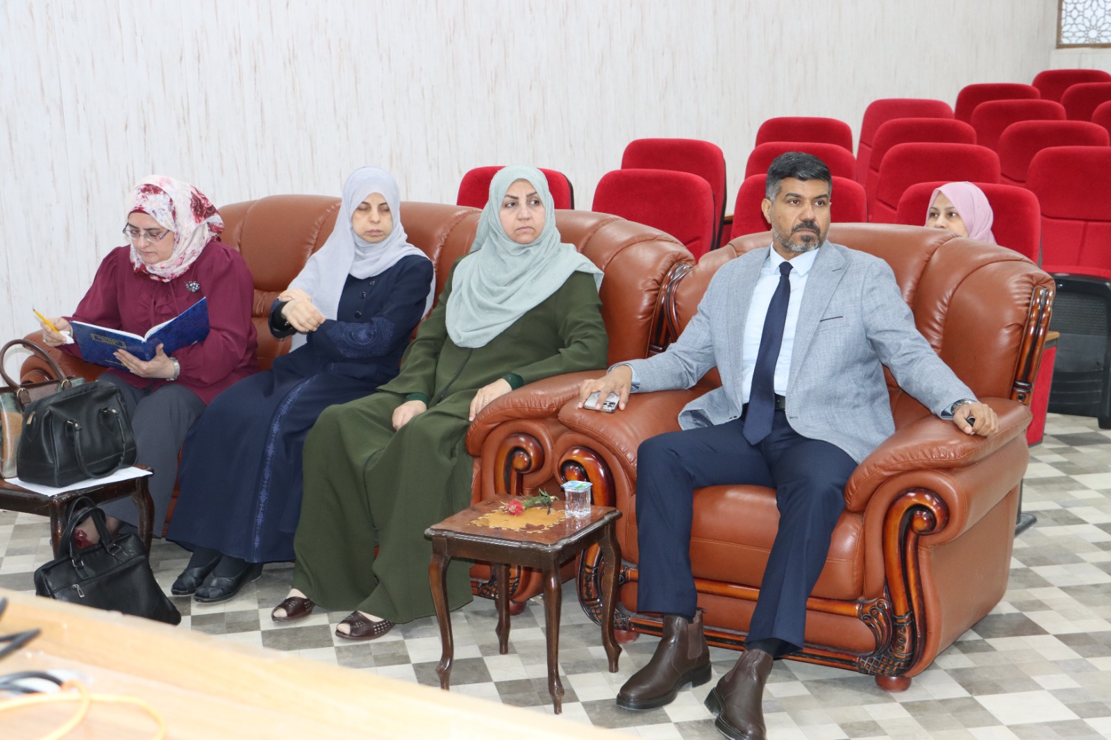 Lecturer Safaa Kifah presenting the scientific workshop